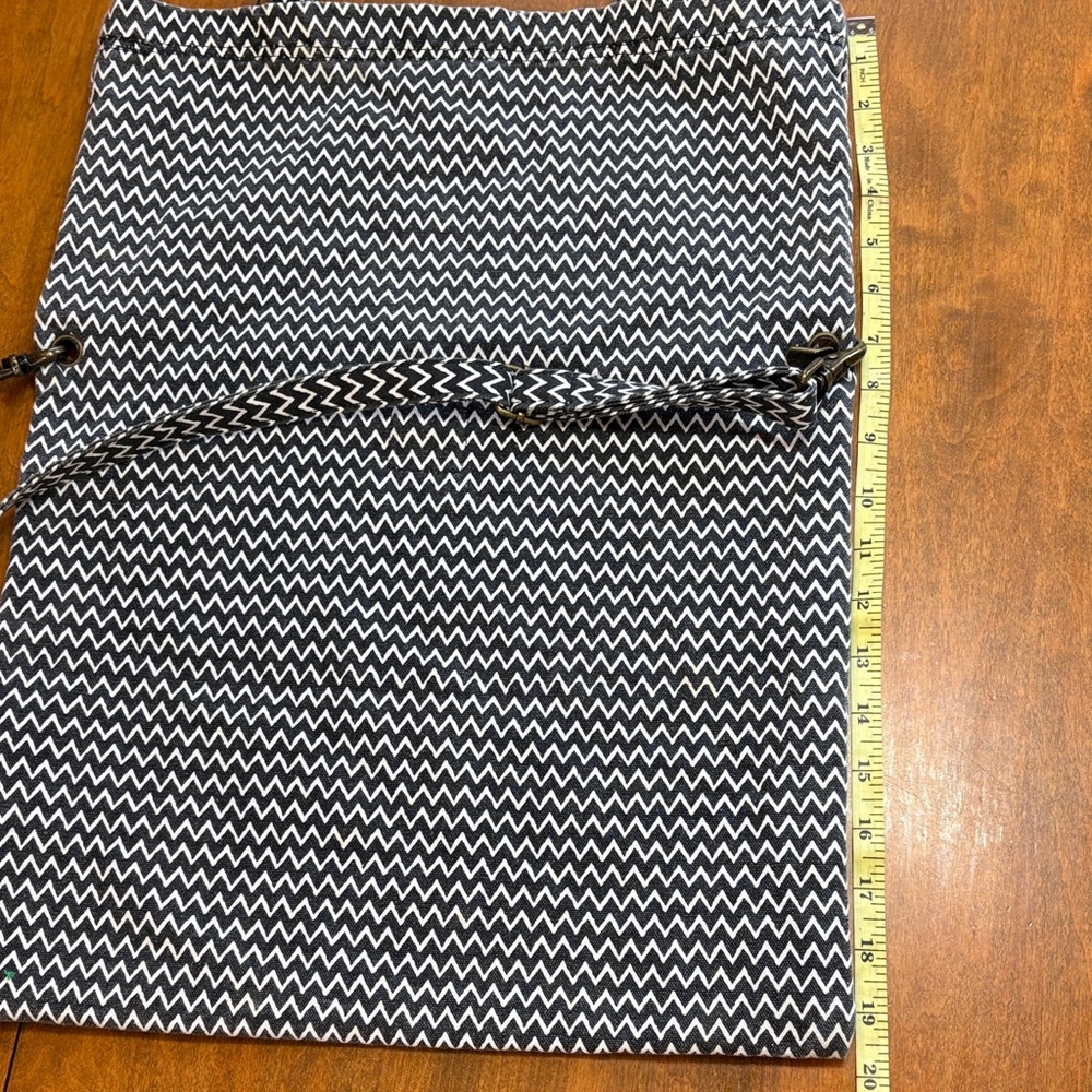 Billabong Black and White Cotton Patterned Messenger Bag/ Tote - Picture 7 of 10